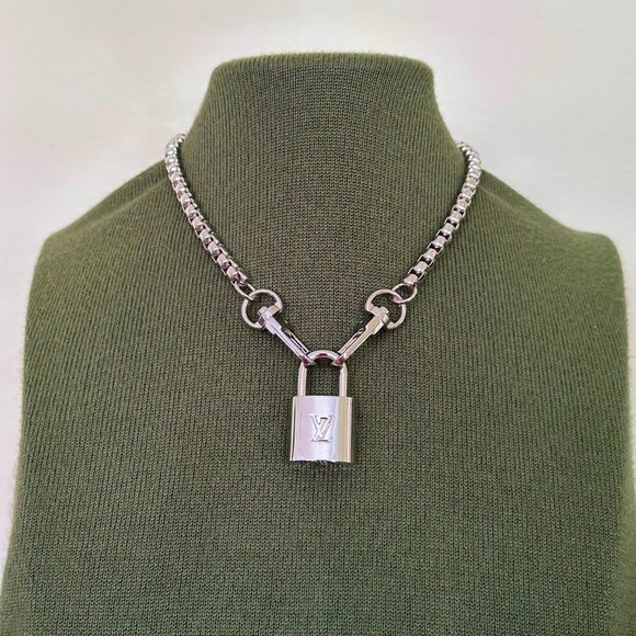 Louis Vuitton Jewelry - New Louis Vuitton Silver-Toned Lock on a 16" Box Link Chain Choker Necklace
